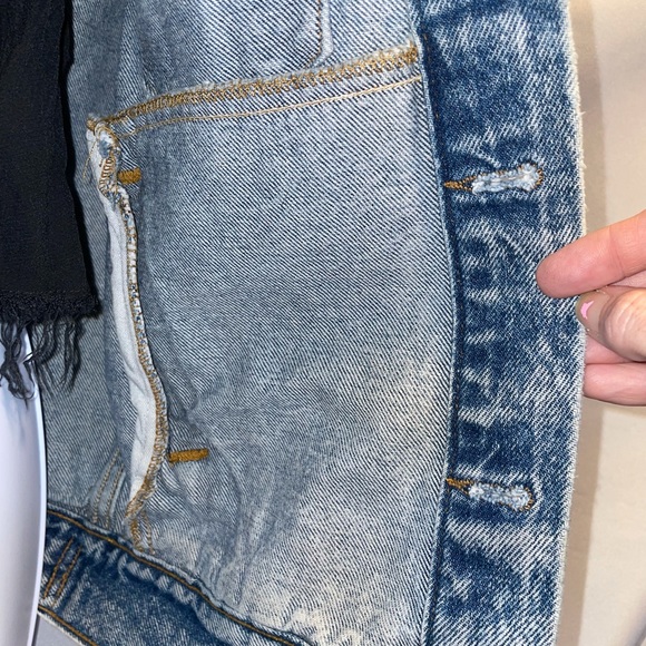 Levi’s denim jacked - Picture 3 of 5
